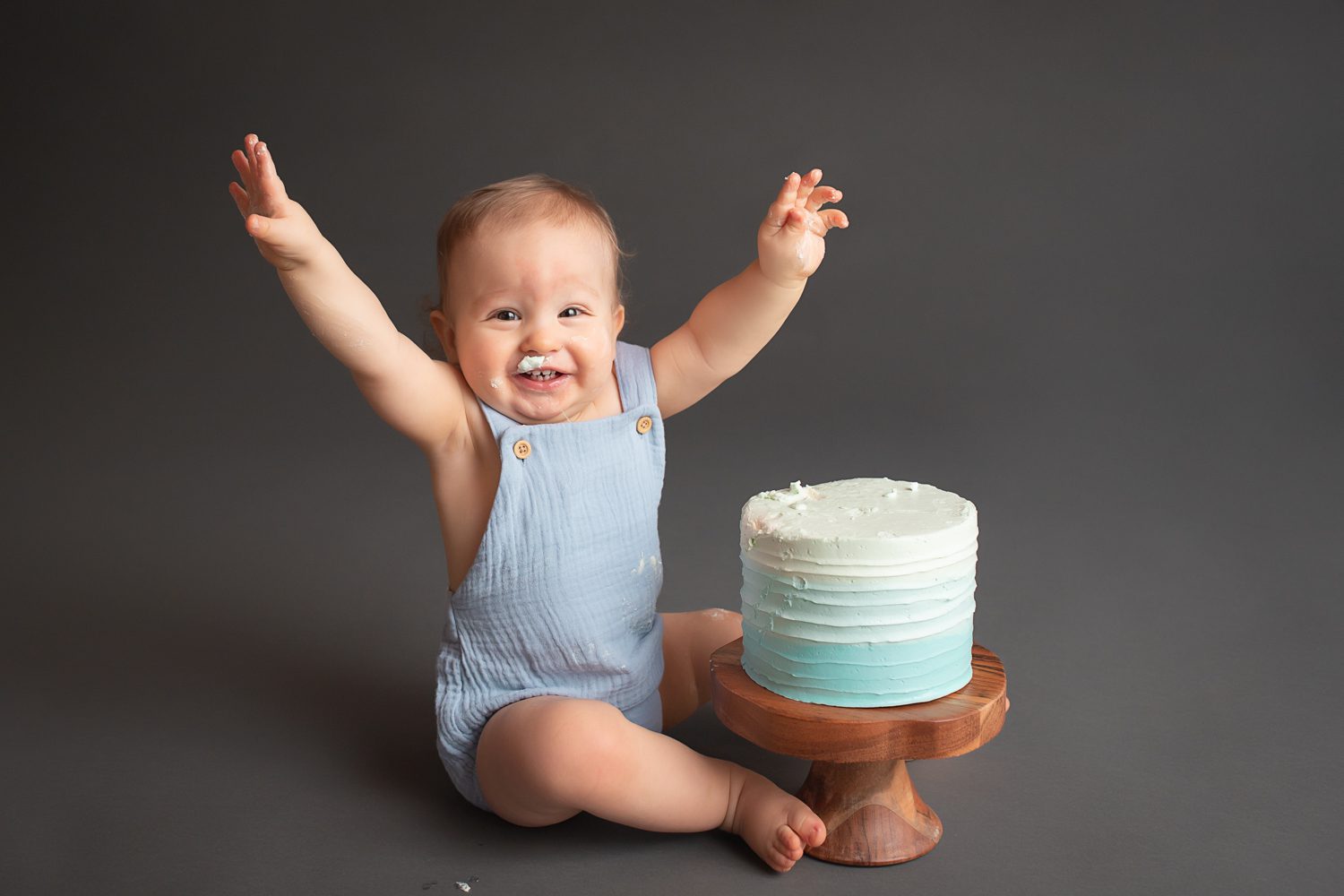 baby photographer in rochester ny captures first birthday cake smash