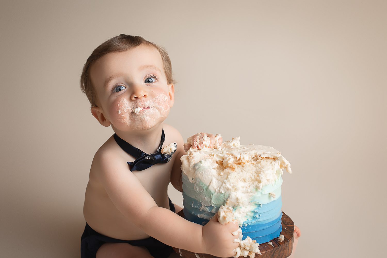 baby photographer in rochester ny captures first birthday cake smash