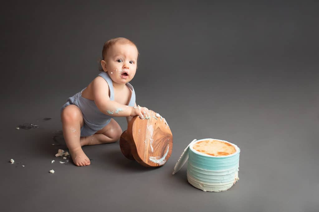 baby photographer in rochester ny captures first birthday cake smash