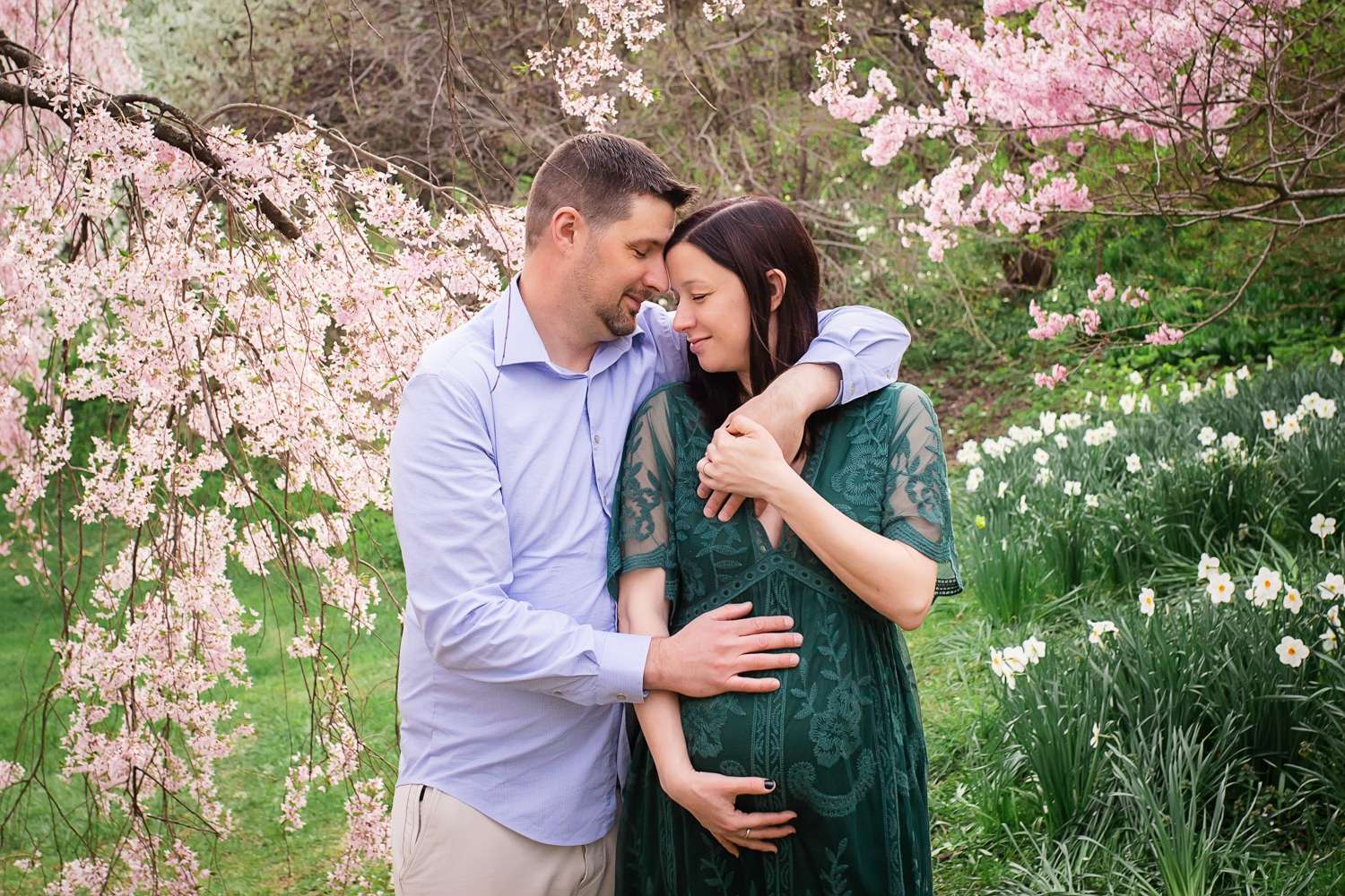 maternity photographer in rochester ny captures expectant mom in highland park