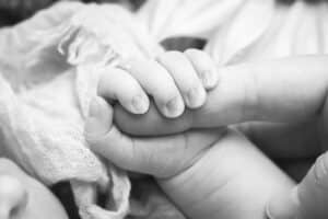 newborn photographer in rochester ny captures macros image of newborn baby girl's fingers