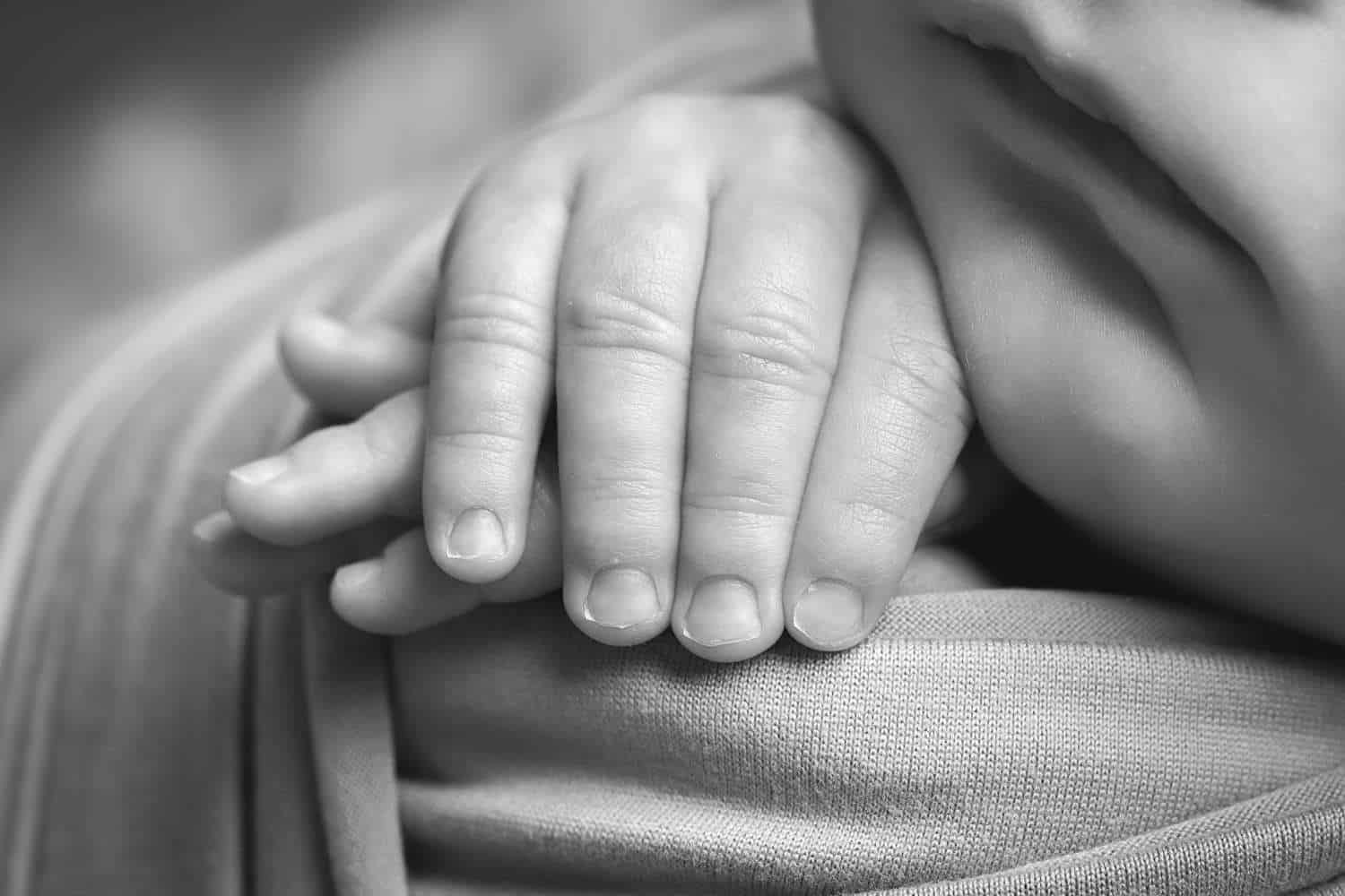 newborn photographer in rochester ny captures macros image of newborn baby boy's fingers